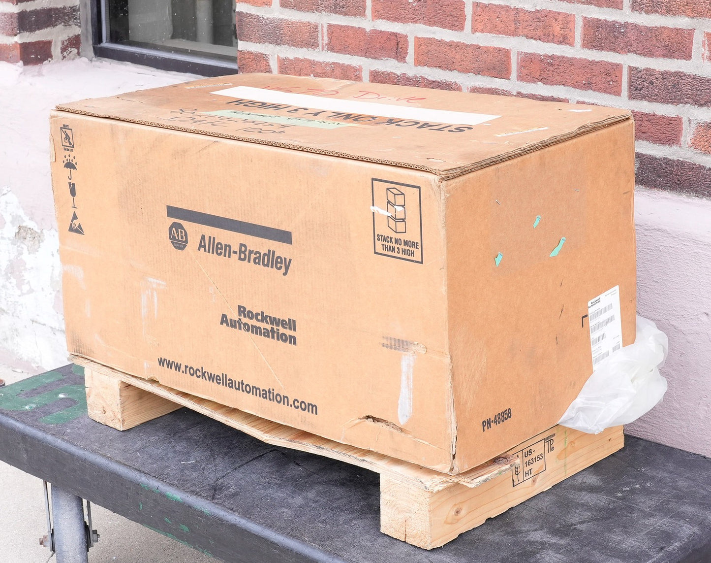 Allen Bradley 22C-D142A103 /A PowerFlex 400 AC Drive 480V 100HP + 1YR Warranty