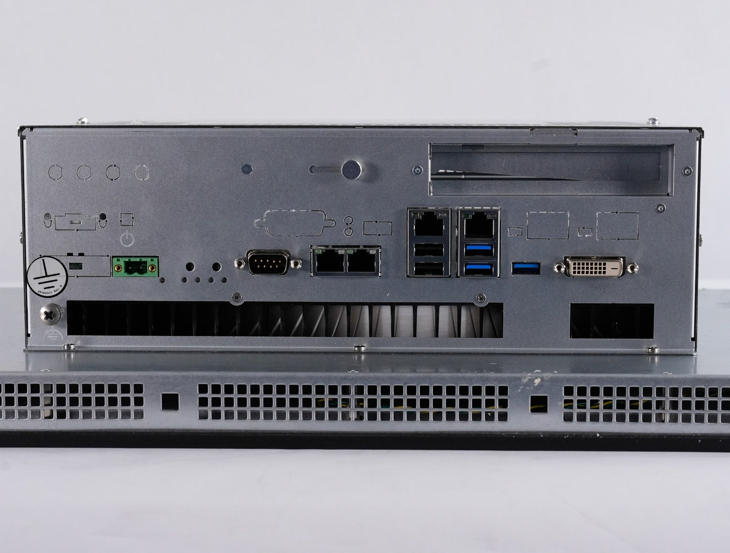 Allen Bradley 6300P-215AAPSFDNB-7DDBW19NNNDNN-NN1S /A VersaView 6300P Fanless PC