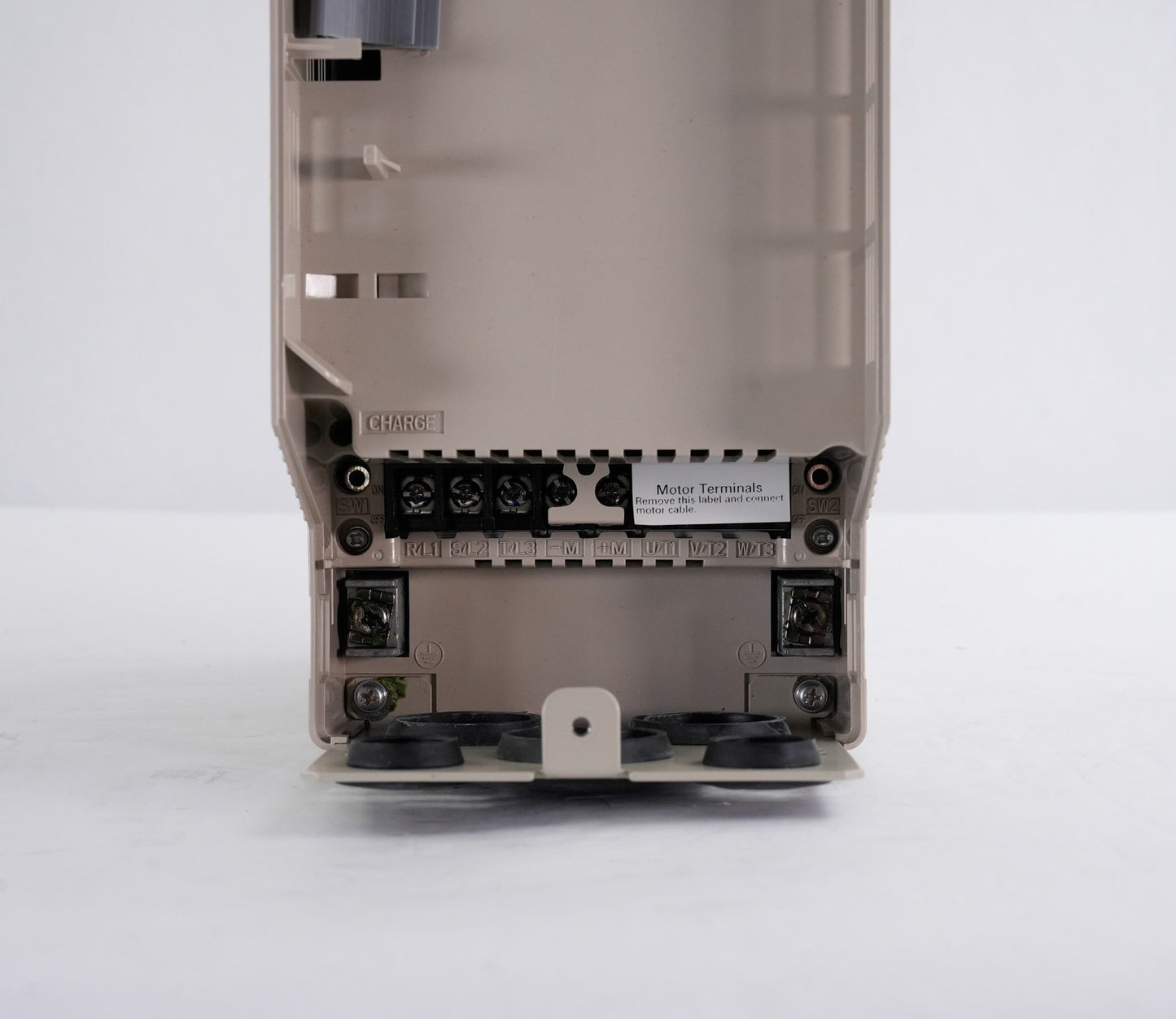 Yaskawa CIMR-ZU4A0027FAA Rev B Z1000 Frequency Drive CIMRZU4A0027FAA