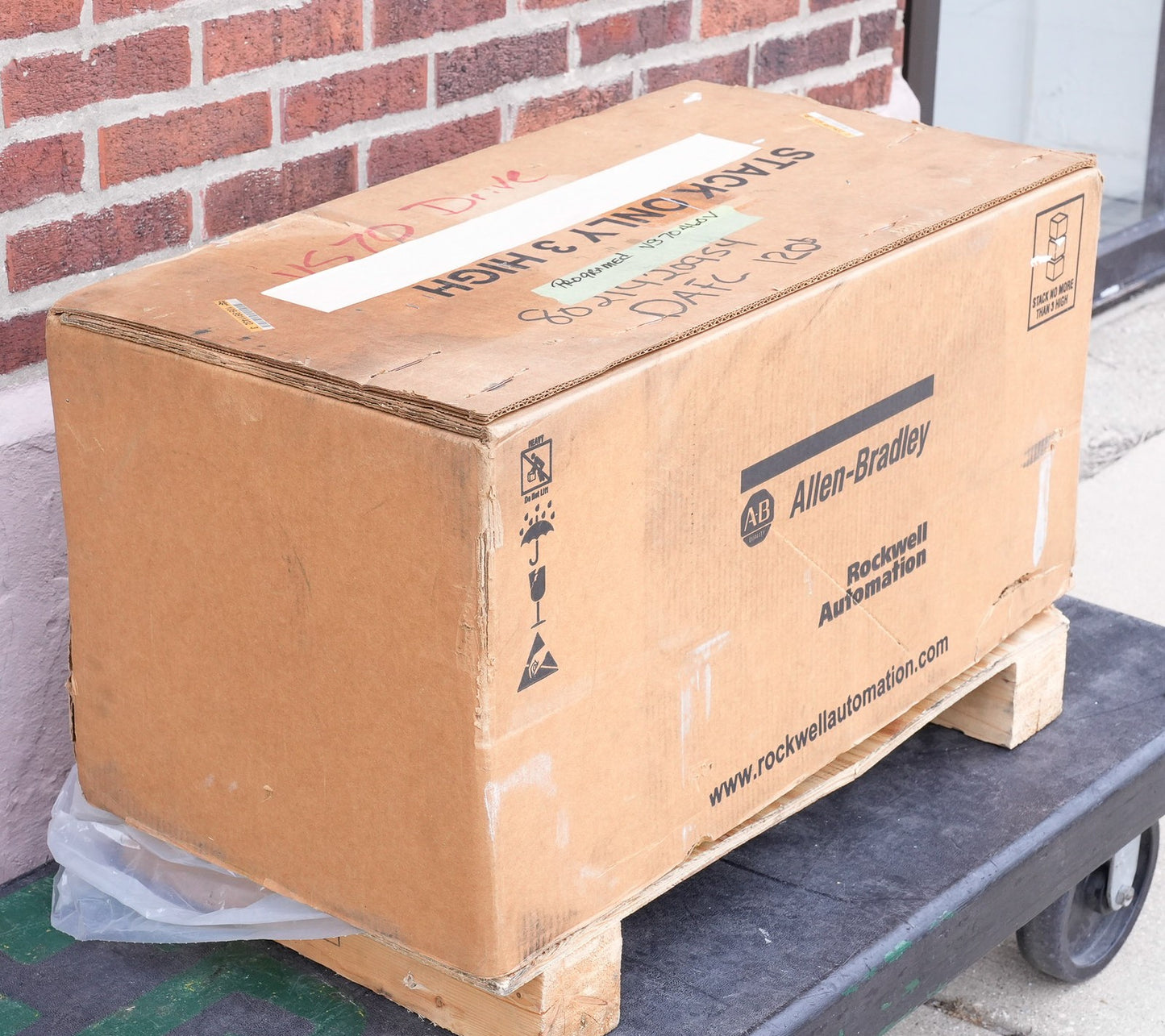 Allen Bradley 22C-D142A103 /A PowerFlex 400 AC Drive 480V 100HP + 1YR Warranty