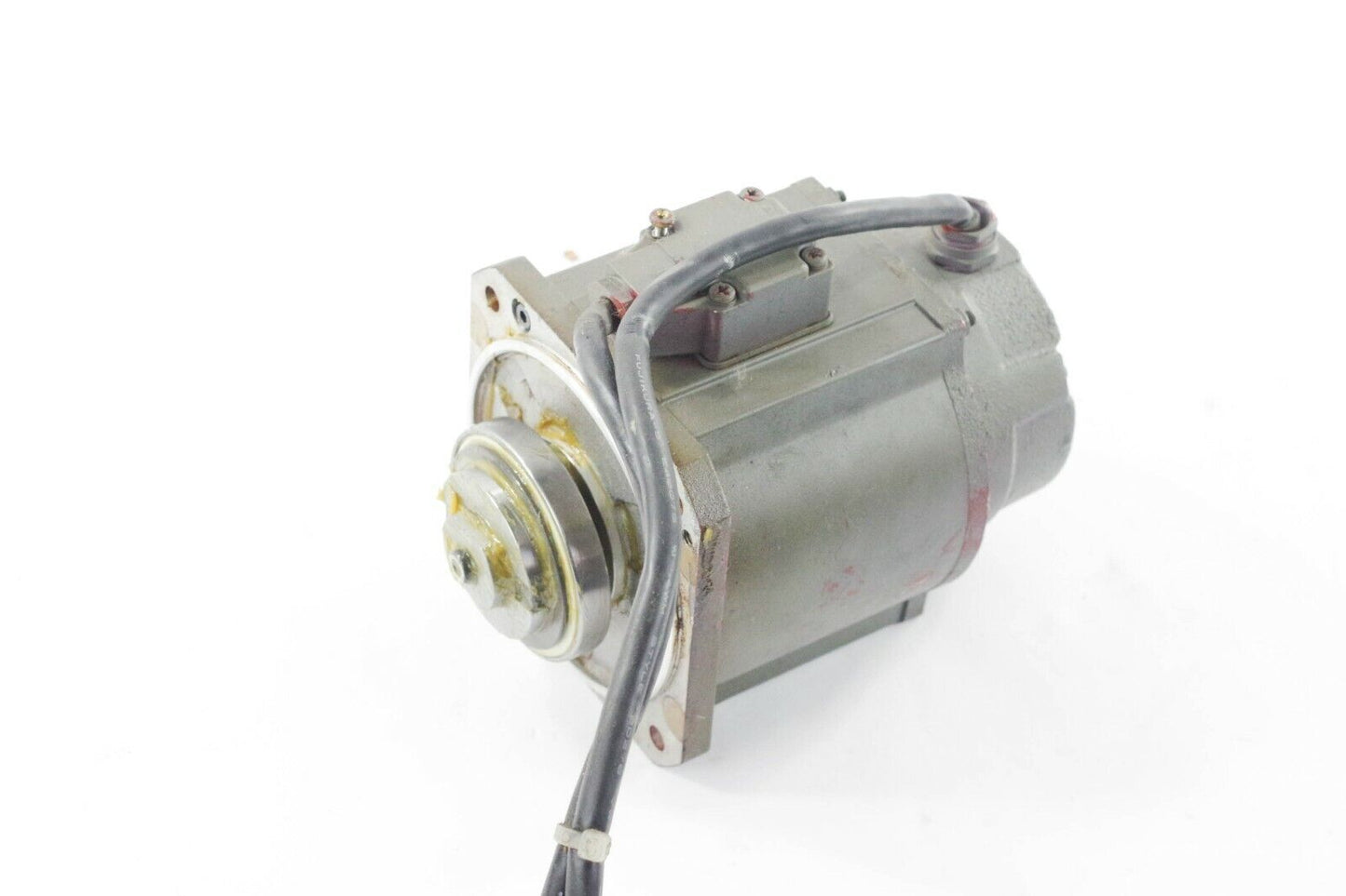 Yaskawa AC Servo Motor USAPEM-03CW2XB 300W 2.7A USAPEM-03CW2XB038 038