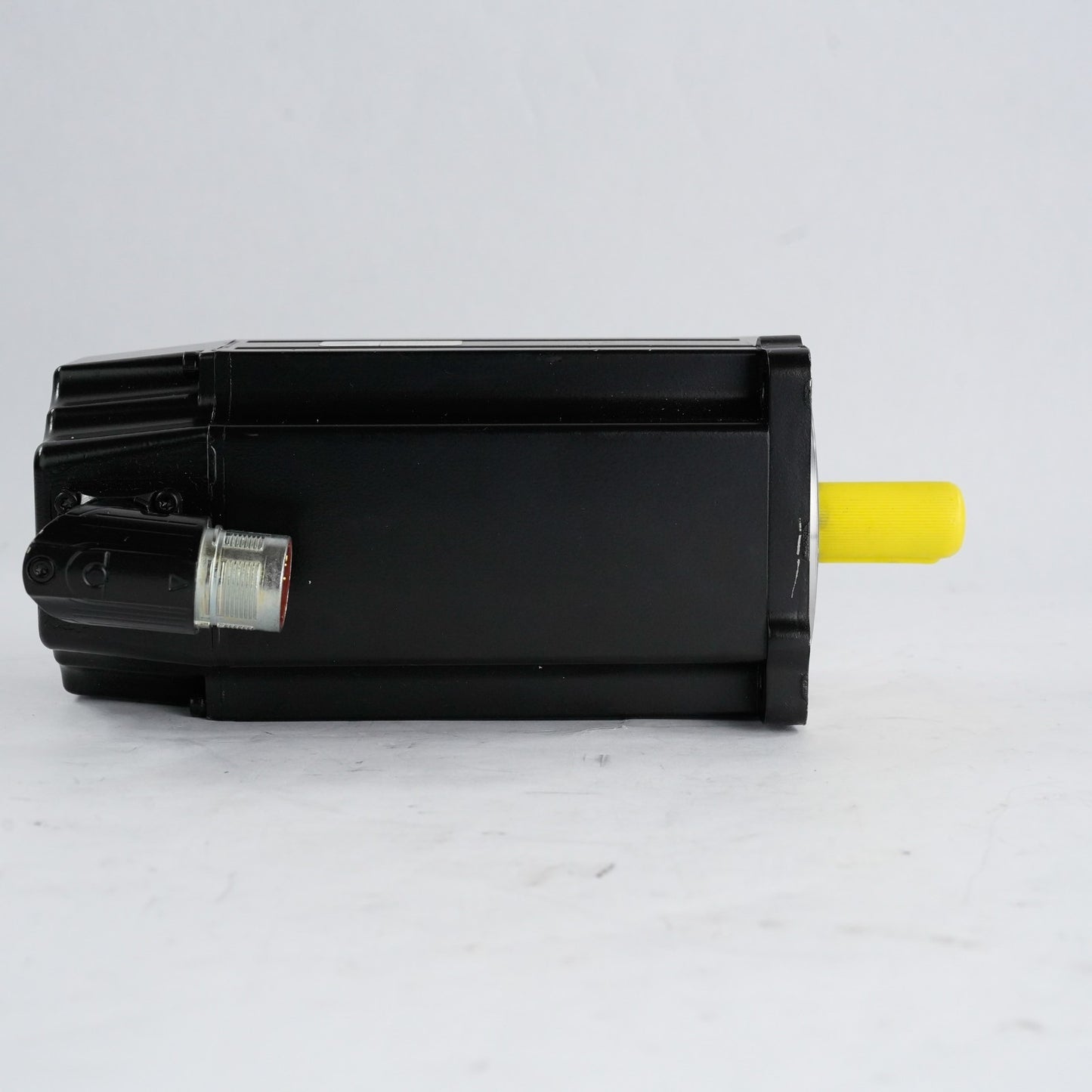 Allen Bradley VPL-B1003F-PJ12AA /A Kinetix VP Low Inertia AC Servo Motor