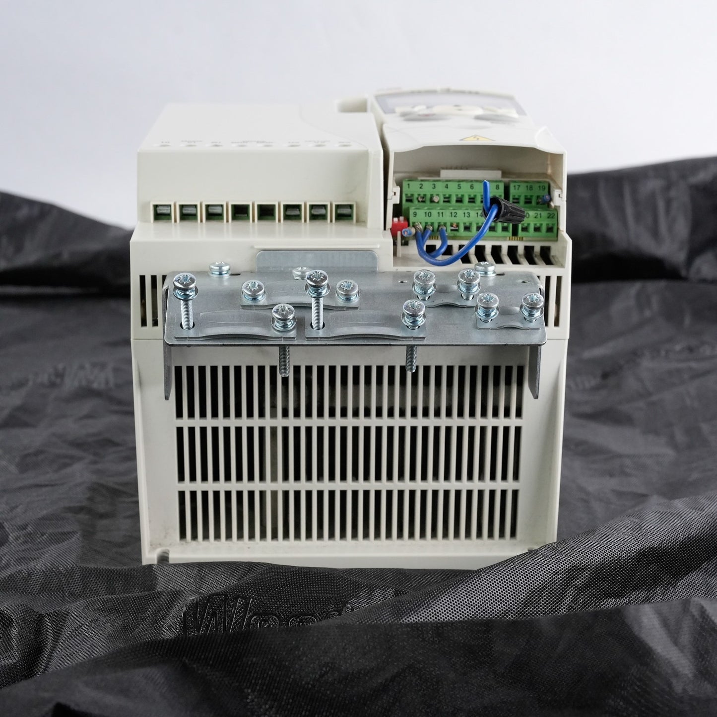 ABB ACS355-03U-15A6-4 10 HP 480V 7.5 kW VFD Variable Frequency Drive